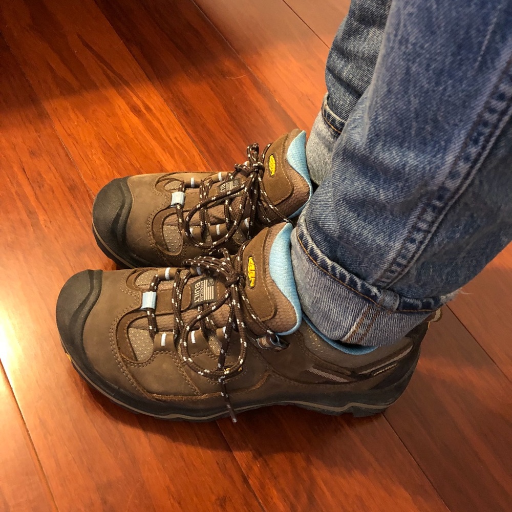 Keen Women’s Durand Low Waterproof - size 9.5